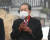 홍준표 무소속 의원이 지난 12일 서울 종로구 청와대 사랑채 앞에서 열린 기자회견에서 발언하고 있다. [뉴스1]