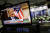 19일(현지시간) 텅 빈 백악관 브리핑룸에 설치된 TV 화면에 도널드 트럼프 미국 대통령의 연설 장면이 나오고 있다. [EPA=연합뉴스]