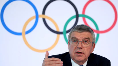 바흐 IOC 위원장 "플랜B 없다…도쿄올림픽 7월 예정대로 열릴 것"