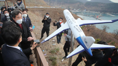 보선 앞두고 부산 찾은 이낙연 “가덕도 신공항 특별법 2월 내 처리”