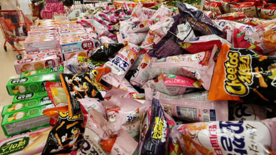 코로나가 키운 집콕 소비…과자·냉동식품·원두 매출 급증했다