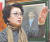 전철 선로에 떨어진 일본인을 구하다 사망한 이수현씨의 어머니 신윤찬씨. 송봉근 기자