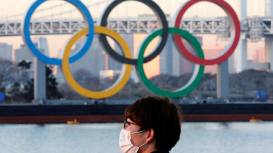 스가 "백신 없어도 도쿄올림픽 열겠다" 무관중 대회도 검토