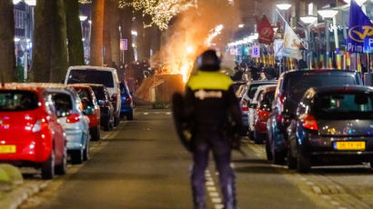 코로나19 ‘밤 9시 통행 금지’에…네덜란드, 사흘째 폭동
