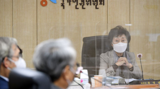 판결에도 나온 박원순 성추행, 인권위가 '성희롱'이라 한 까닭