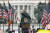 도널드 트럼프 전 대통령이 지난 6일 백악관 앞에서 지지자들에게 연설하고 있다. [AP=연합뉴스]
