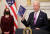 조 바이든 미국 대통령은 21일(현지시간) 코로나19 대응에 관한 행정명령 서명하기에 앞서 “미국을 방문하는 모든 사람은 비행 전 코로나 검사를 받아야 하며 입국 뒤 격리해야 할 것”이라고 말했다. [로이터=연합뉴스] 