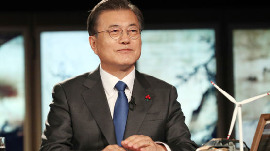 文대통령 “한국, 코로나 극복 단계로 진입…이익공유제 논의”