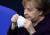 앙겔라 메르켈 독일 총리가 27일(현지시간) 의회에 참석해 마스크를 쓰고 있다. [AP=연합뉴스]