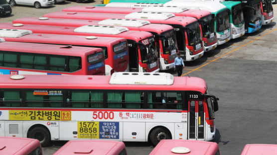 서울사람 10만 몰려온 경기도, 정부와 버스 예산 대립…왜?