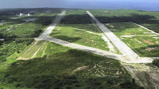 美 최첨단 F-35, 관제탑도 없는 괌 '정글 활주로' 배치된 까닭