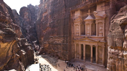 [한 컷 세계여행] 사막 협곡 아래에 신전이… 2000년 비밀 간직한 고대 도시