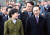 2013년 2월 25일 국회의사당 앞마당에서 열린 제18대 대통령 취임식에서 자리를 함께한 박근혜 당시 대통령과 이명박 전 대통령. [중앙포토]