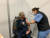 시애틀에 거주하는 타이슨 그리어(77)가 29일 새벽 UW메디컬센터에서 모더나의 코로나19 백신을 맞고 있다. [AP=연합뉴스]