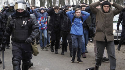 "소련으로 돌아가나" 러시아 나발니 석방 시위, 5000명 체포 