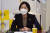 장혜영 정의당 의원이 2일 오전 국회에서 열린 정의당 의원총회에 발언하고 있다. 오종택 기자