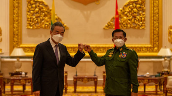'中배후설' 불지핀 왕이 대화…"미얀마 군부, 中도 안믿는다"