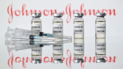 ‘한 번 맞는’ 얀센 백신 FDA에 승인 신청…효능 66%, 화이자보다 낮아