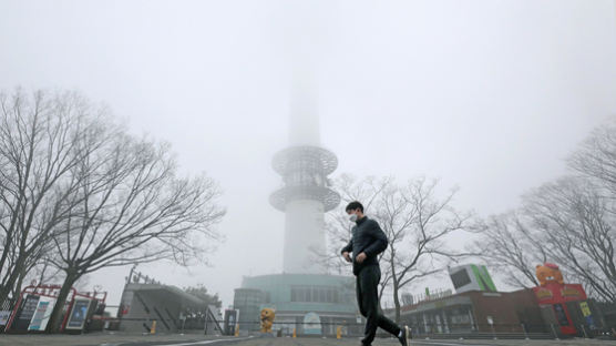 [사진] 미세먼지에 갇힌 남산타워
