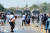 미얀마 시위대가 경찰과 대치하는 모습. [AFP=연합뉴스]