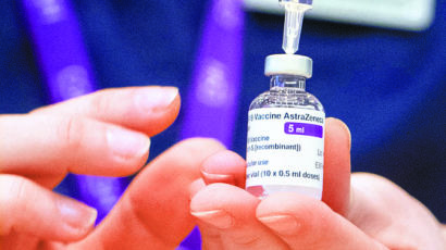 논란의 아스트라제네카 백신, WHO 자문단 "65세 이상도 권고"