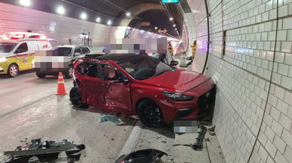 또 둔내터널서 연쇄 추돌, 車 5대 줄줄이 부딪혀 7명 부상