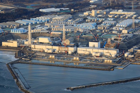 오염수 저장 탱크가 쌓여 있는 후쿠시마 원전의 모습. 로이터=연합뉴스