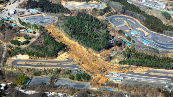 [사진] 대지진 10년 후쿠시마 또 강진