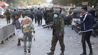 "미얀마 군경, 만달레이서 시위대 향해 발포…사상자 불명" 