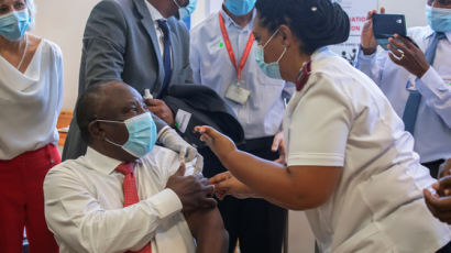 남아공, 존슨앤드존슨 백신으로 첫 접종 시작