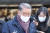 '회삿돈 횡령·배임 혐의'를 받는 최신원 SK네트웍스 회장이 17일 오후 서울 서초구 중앙지법에서 열린 영장실질심사를 마친 뒤 법정을 나서고 있다. 연합뉴스