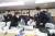 지난해 2월 25일 이재명 경기지사가 코로나19 역학조사를 진행하고 있는 경기도 과천 신천지예수교회 부속기관를 찾아 현장 지휘를 하고 있다. 경기도청 제공