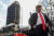 지난 16일 도널드 트럼프 전 대통령을 흉내내는 틱톡커인 존 월쉬가 해체 전날 애틀랜틱 시티의 트럼프 플라자 건물 앞에서 영상 촬영을 하고 있다. [로이터=연합뉴스]