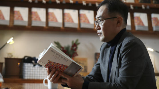 '칼럼계 아이돌' 김영민 교수, 이번엔 '중국이란 무엇인가'를 물었다 