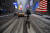18일 뉴욕 타임스 스퀘어에 눈이 내리는 가운데 한 시민이 자전거를 타고 있다. 미국 남부를 강타한 겨울 폭풍이 동북부로 이동하고 있다. AFP=연합뉴스