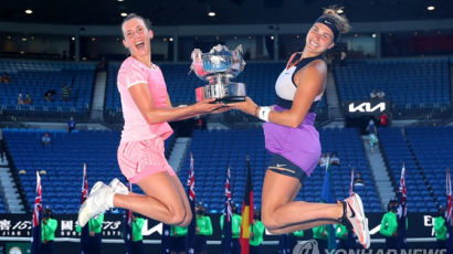 메르턴스-사발렌카, 호주오픈 테니스 여자 복식 우승
