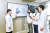 고려대안산병원 장하균·박재영·지웅배·이창민 교수(왼쪽부터)가 암 환자의 효과적인 로봇 수술 방법에 대해 논의하고 있다. 김동하 객원기자