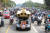 21일(현지시간) 미얀마 수도 네피도에서 시위 참석 중 군·경이 쏜 실탄에 맞은 뒤 열흘 만에 사망한 먀 뚜웨 뚜웨 카인(20)의 장례식이 열리고 있다. [로이터=연합뉴스]
