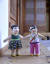 김리나 학생모델이 만든 여자아이 인형(왼쪽)과 이준율 학생모델이 만든 남자아이 인형. 자신이 원하는 색상의 옷을 입히고, 소품을 꾸며주면 개성 넘치는 닥종이 인형이 탄생한다. 