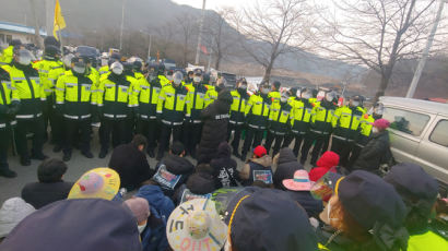 국방부 성주 사드기지 자재 반입 예고…충돌 우려