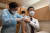 26일 오전 경남 창원시 희연요양병원에서 재활의학과 김민태과장이 처음으로 백신을 접종 받고 있다. 송봉근 기자 