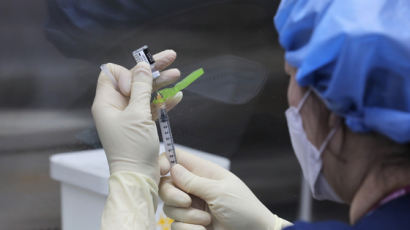 세계 첫 10명분으로 12명 맞춘다, 백신 기록 세운 'K주사기'