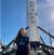 스페이스X 우주선을 타고 가는 첫 민간 우주여행의 의료 책임자로 발탁된 아르세노가 로켓 모형 앞에서 기념 사진을 촬영하고 있다. [세인트주드 아동병원]