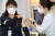 27일 오전 서울시 중구 을지로 국립중앙의료원 중앙예방접종센터에서 화이자 1호 접종자인 의료원 관계자가 백신을 접종받고 있다. 뉴스1