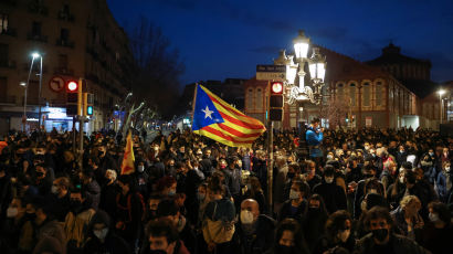 "국왕은 마피아 두목", 스페인 왕실모독 래퍼 수감되자 보름째 시위