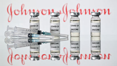 미 FDA, 존슨앤드존슨 백신 긴급사용 승인…화이자·모더나 이어 세번째