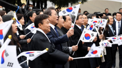 도쿄올림픽 기다리는 文,삼일절에 위안부·징용 해법 낼까