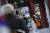 세계적인 첼리스트 홍진호 씨가 1일 오전 서울 종로구 탑골공원에서 열린 제102주년 3ㆍ1절 기념식에서 '대니 보이의 아리랑'을 연주하고 있다. 연합뉴스