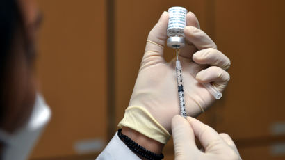 감염학회 "현재 접종 중인 백신들 안전성 확인…자신과 환자 위해 접종해달라"