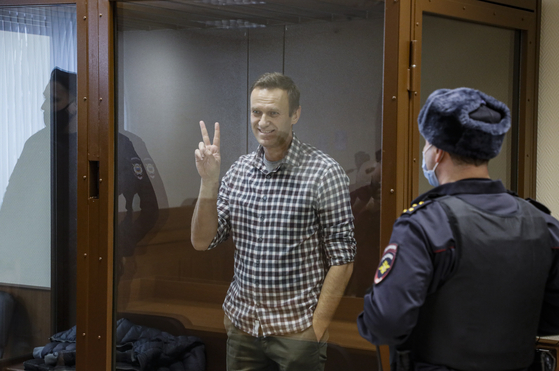 악명의 교도소 가는 나발니…"수감자 끔찍하게 망가뜨린다" 